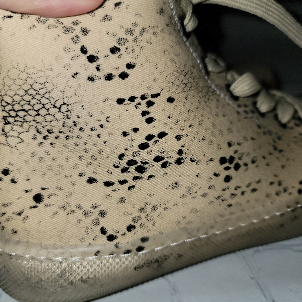 Rocket Dog Beige Snake-Print High-Top Sneakers SIZE 6.5 - Picture 2 of 10